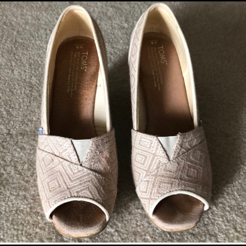 Toms open toe shoe